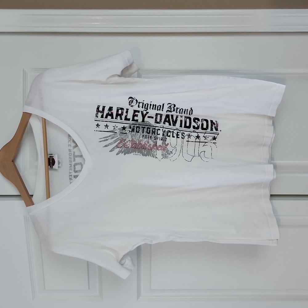 Woman's white Harley Davidson T-shirt with pink rhinestones. Size 2X